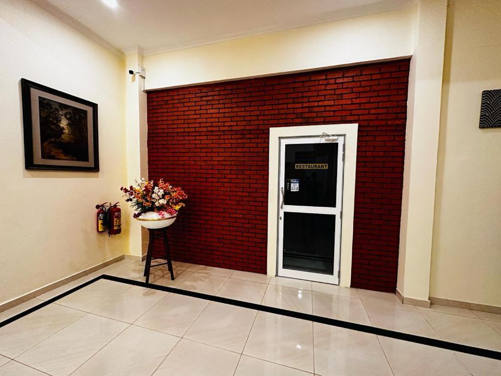 Hotel Northway Vavuniya Ngoại thất bức ảnh