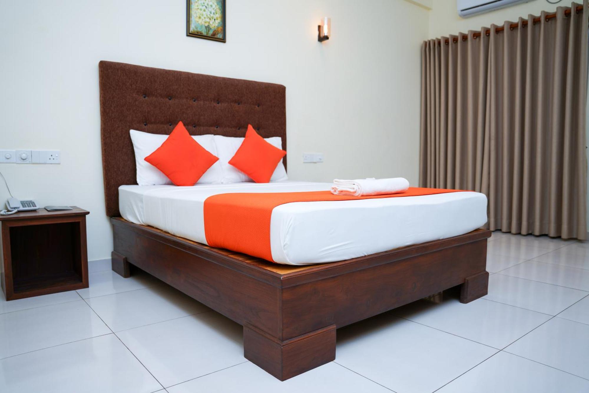 Hotel Northway Vavuniya Ngoại thất bức ảnh