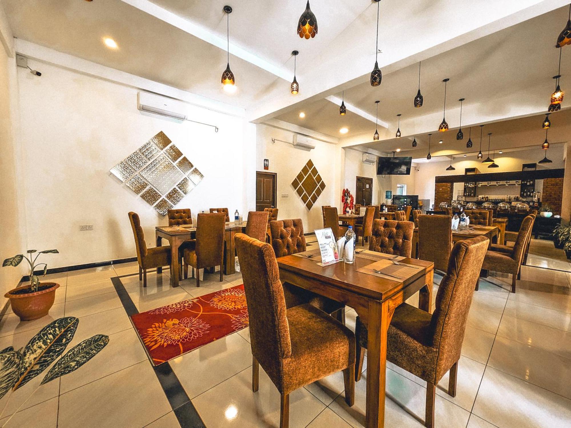 Hotel Northway Vavuniya Ngoại thất bức ảnh